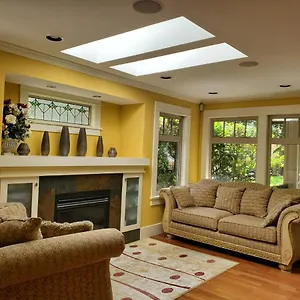 Guest house Elegant, Sunny Modern With Skylights - Kitsilano,, Vancouver